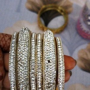 Combo Of 4 Bangles Set