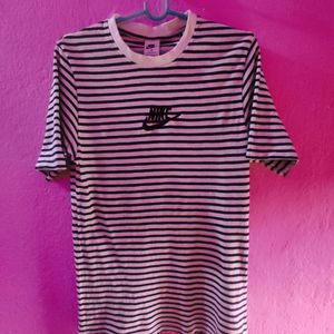 Nike Striped Unisex T-shirt 👕