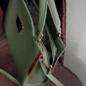 Olive green Beautiful Handbag👜