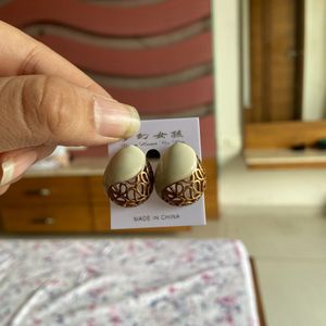 White And Gold Earrings