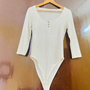 Beautiful White Bodysuit 🌸bust 32-34