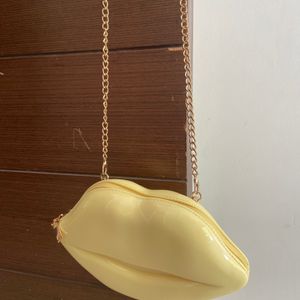 lip shape sling purse