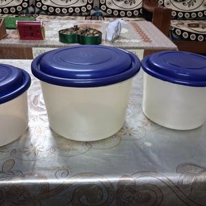 Set of 3 Plastic Containers With Different Sizes