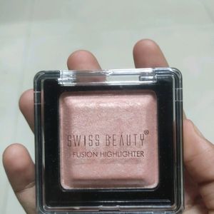 Branded New Swizz Beauty Highlighter