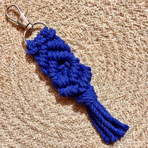 Macrame keychain - Blue