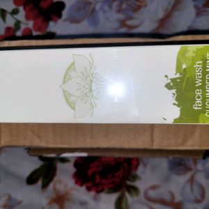 Nourish Mantra Facewash