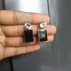 Korean Black Stud Earring..Slightly Used.