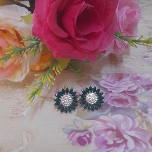 Flower Design Green Color Earings