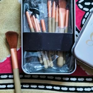 Naked Make Up Brush