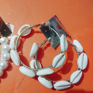 White Earing Set