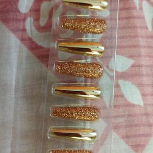 Golden Artificial Nail Art