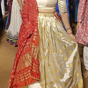 Beutiful White & Red Bandhani Silk Chaniya Choli