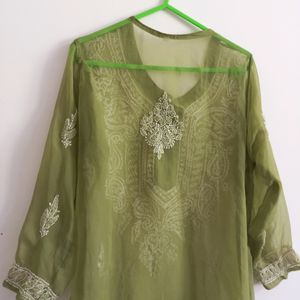 LUCKNOWI CHIKANKARI KURTA With Inner