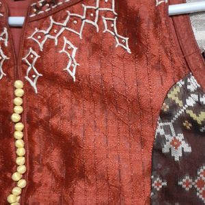 Sleeveless Maroon Kurta