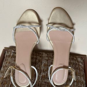 Shimmer strap golden heels (NEW)