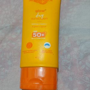 Aqualogica Glow Dewy Sunscreen