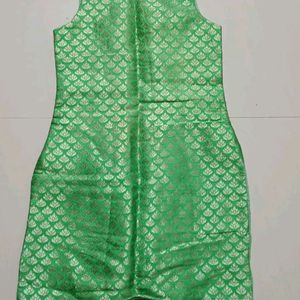 Sleeveless Ethnic kurta