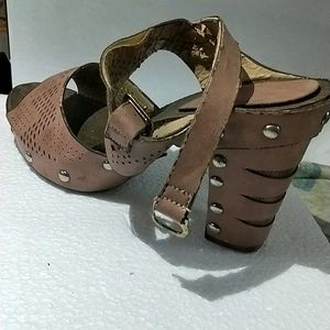 Used Heel Sandel Size 7 Inch