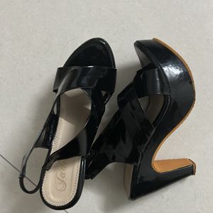 Pretty Black Heels (in Amazing Condition)