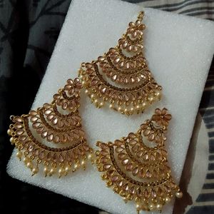 Pretty Kundan Earrings Set With Mang Tika