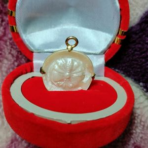 Pearl Pendent