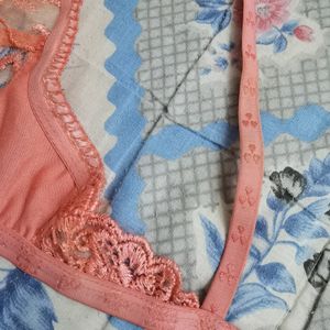 Lace Detailing Seethrough Bra