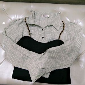 A pemplum sleeves top with chain blouse upon it