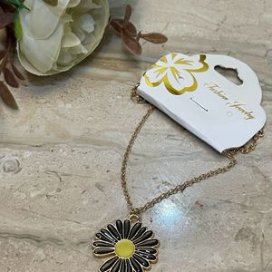 Black Daisy Necklace