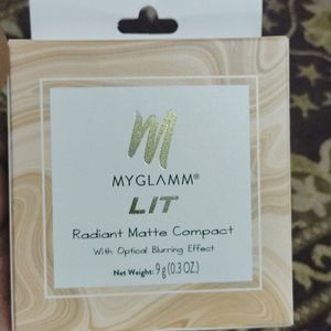 Myglamm Lit Radiant Compact