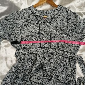 Women Printed Top With Pockets