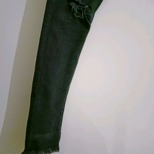 (₹400)Outryt Black Ripped Jeans