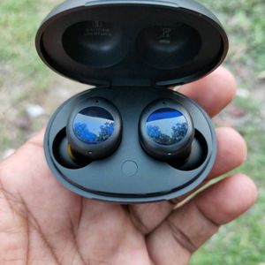 Real Me Buds Q2 With Active Noise Cancellation