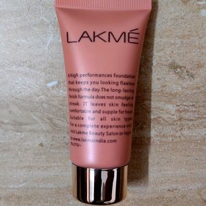 Lakme 9 To 5 Flowless Foundation