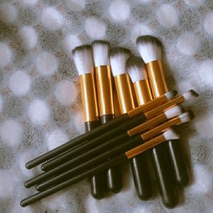 Set Of Makeup brushes