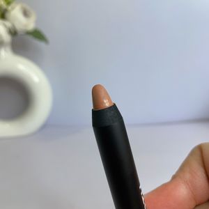 Love Earth Crayon Lipstick. Shade - Juniper