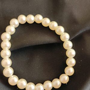 NEW STRETCHABLE PEARL BRACELET