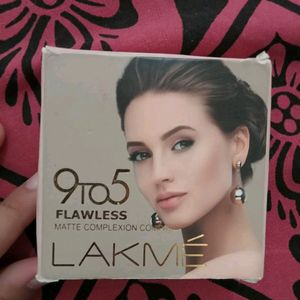 LAKME  9to5  flawless matte complexion compact