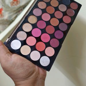 Makeup Revolution Eyeshadow Palette