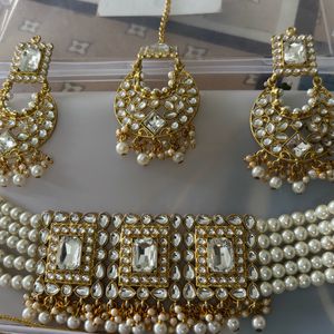 Choker Set With Jhumka And Mangtika