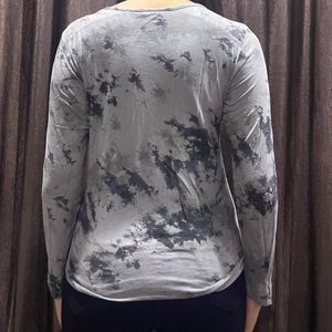 A Grey White Casual Full Sleeve Top.