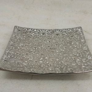 Metal Server With Pattern