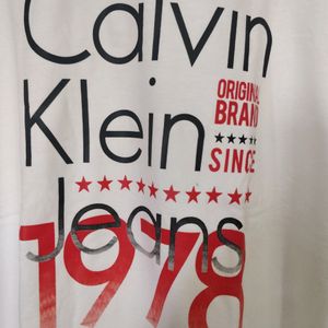 Calvin Klein Tshirt