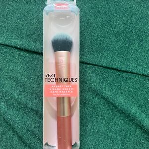 Real Techniques Expert Face Brush