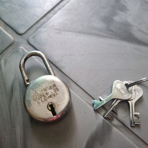 Moble Lock And 3 Keys