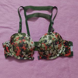 Printed soft padded Bra 💚🧡front tie hook size fits to 36 no wear tear in a perfect condition