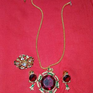 Beautifull Antique Set With Ring