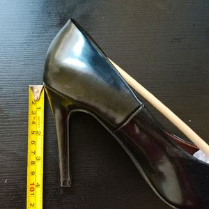 PRICE DROP Black Classic Shoes Heels