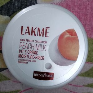 Lakmi Peach Moisturiser Cream