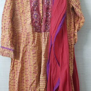 Kurta With Shawl From Biba