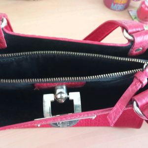 Authentic DKNY Stylish Bag